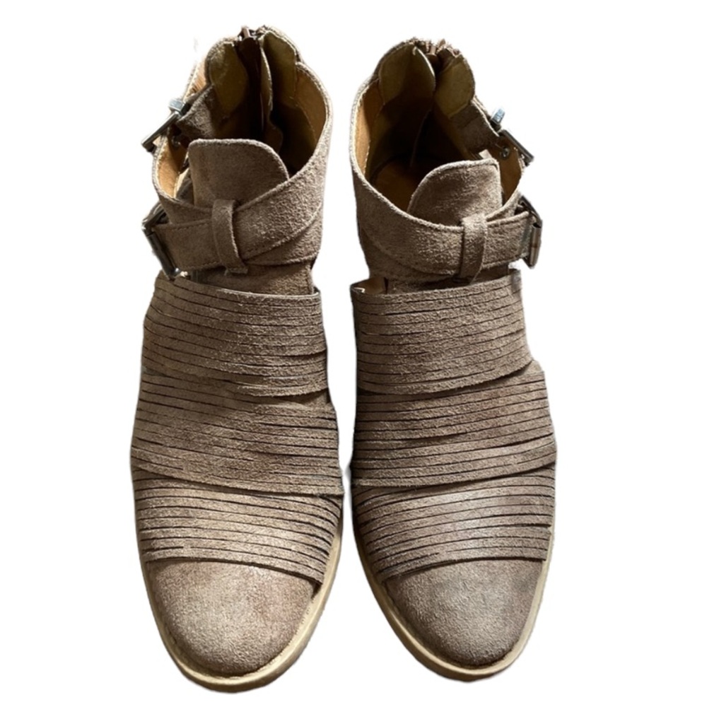 Qupid Stacked Heel Ankle Booties Size 8.5